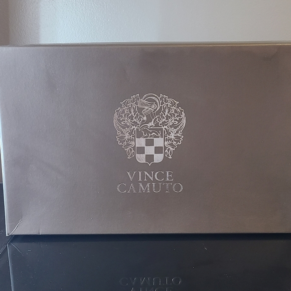 *NEW* Vince Camuto Preestie Point-Toe Suede Pumps - Picture 11 of 13